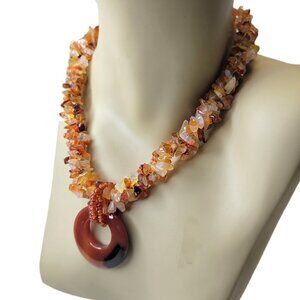 Carnelian Fashion Chips Necklace with Round Pendant